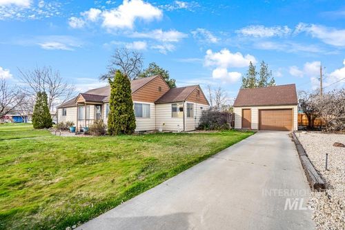 489 Nw 4th Ave, Ontario, OR, 97914-2331 | Card Image