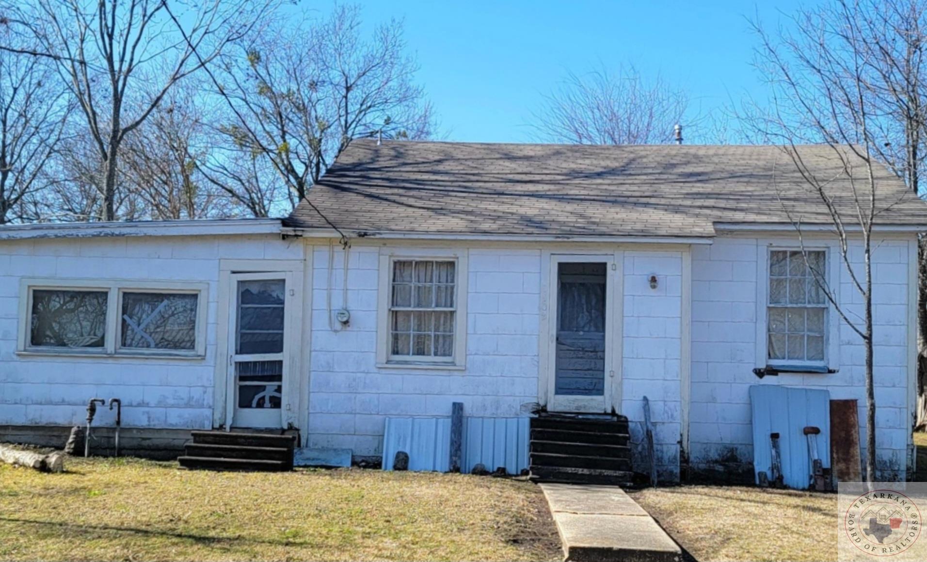Columbia St, Clarksville, TX 75426