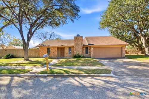 105 Chesapeake Ave, Victoria, TX, 77904-2540 | Card Image