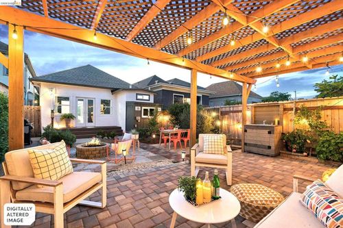 2010 Filbert St, Oakland, CA, 94607-2828 | Card Image