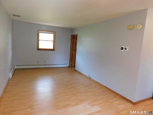 4754 Madison Ave, Trumbull, CT, 06611-1717 | Card Image