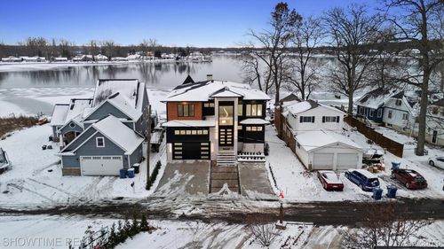 13281 Haddon St, Fenton, MI, 48430-1154 | Card Image