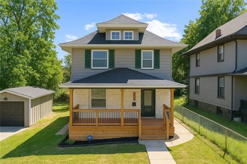 1511 E 37th St, Kansas City, MO, 64109-2735 | Card Image