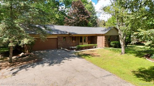 23095 Beck Rd, Novi, MI, 48374-3622 | Card Image