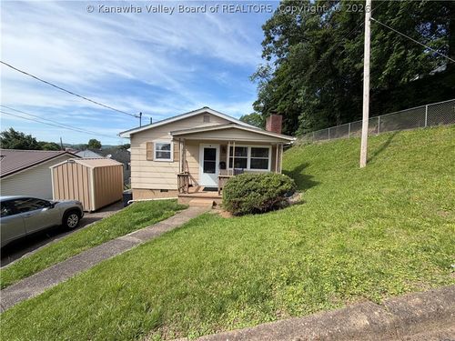 621 6th St, Nitro, WV, 25143-1905 | Card Image