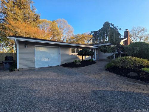 25 Fuller St, Dix Hills, NY, 11746-6658 | Card Image