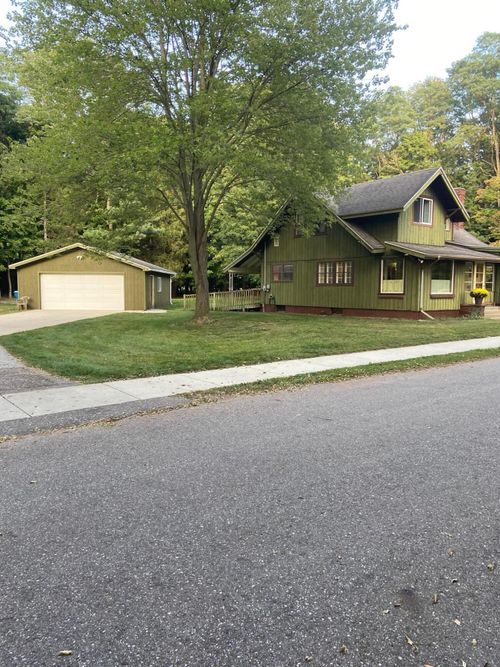 200 Riverside Dr, Allegan, MI, 49010-9201 | Card Image