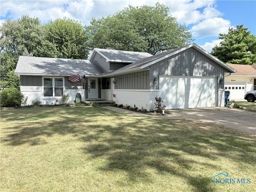 15 Karis St, Waterville, OH, 43566-1040 | Card Image