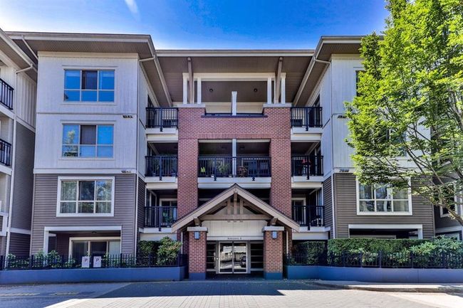 b202 - 8929 202 Street, Condo with 1 bedrooms, 1 bathrooms and 1 parking in Langley BC | Image 3