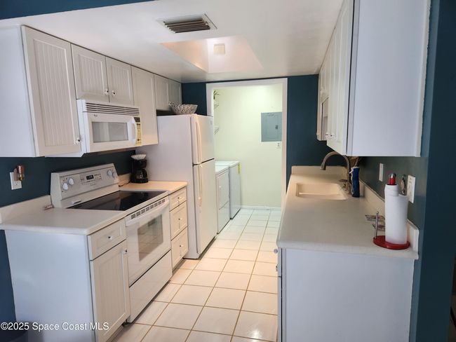 9 - 3 Fairway Dr, Condo with 1 bedrooms, 1 bathrooms and null parking in Cocoa Beach FL | Image 6