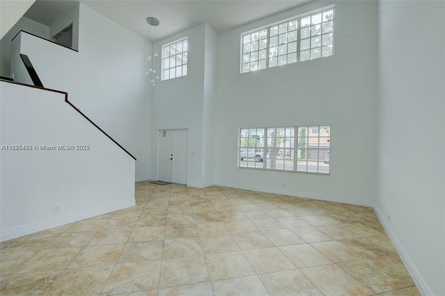 1127 Sw 104 Th Way, House other with 4 bedrooms, 3 bathrooms and null parking in Pembroke Pines FL | Image 6