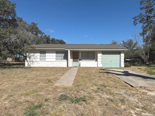 604 Mockingbird Ln, Devine, TX, 78016-1314 | Card Image