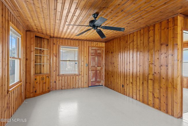 Front Upstairs Living Room | Image 18