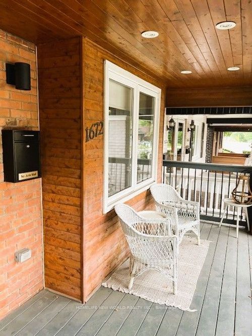 1672 Gerrard St E, Toronto, ON, M4L2B2 | Card Image