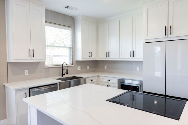 111 Vaughn Meadows Dr, House other with 4 bedrooms, 2 bathrooms and null parking in Tom Bean TX | Image 5