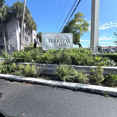 apt-104-2750 W 76th St, Hialeah, FL, 33016-5625 | Card Image