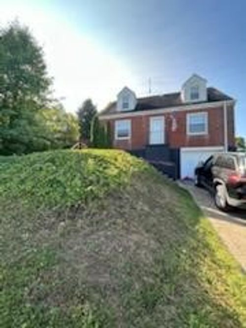 8 Washington Dr, Monessen, PA, 15062-2322 | Card Image