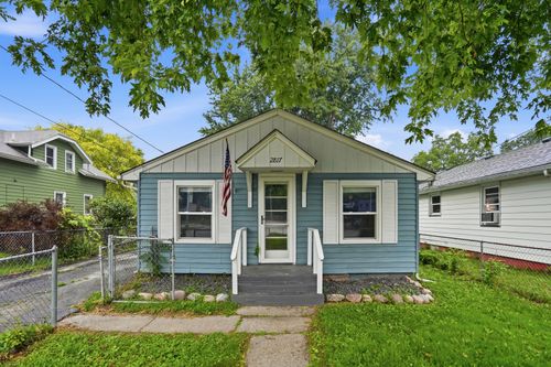 2817 19th St, East Moline, IL, 61244-5013 | Card Image