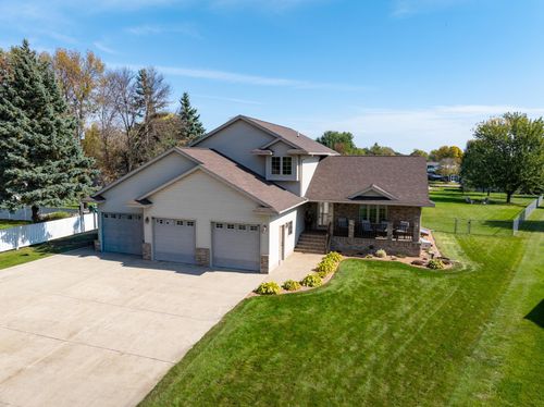 501 W 7th Ave, Osakis, MN, 56360-8332 | Card Image