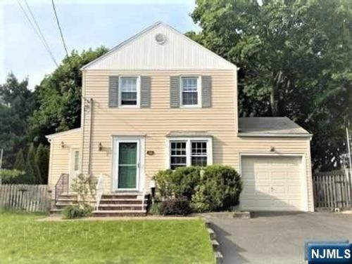 108 Surrey Ln, River Edge, NJ, 07661-1621 | Card Image