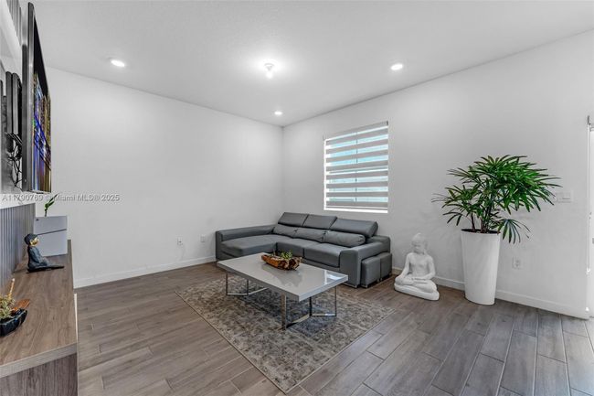 809 Se 16 Th Ct, Townhouse with 3 bedrooms, 3 bathrooms and null parking in Homestead FL | Image 35