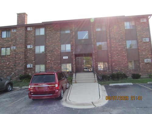 2s-7725 Woodward Ave, Woodridge, IL, 60517-3123 | Card Image