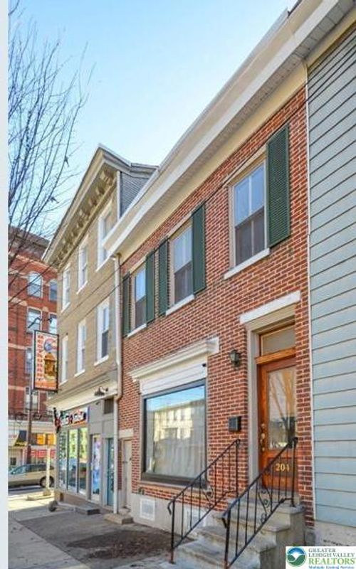 204 N 7th St, Allentown, PA, 18102-4024 | Card Image