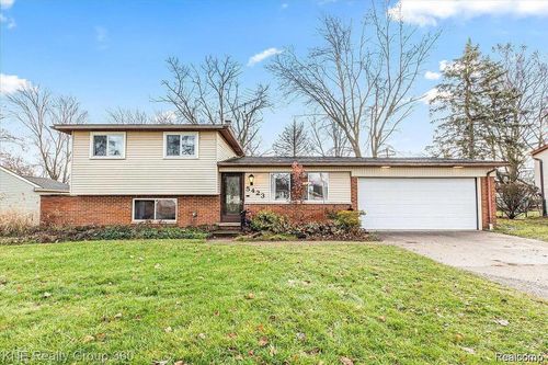 5423 Mikewood Dr, Waterford, MI, 48327-2036 | Card Image