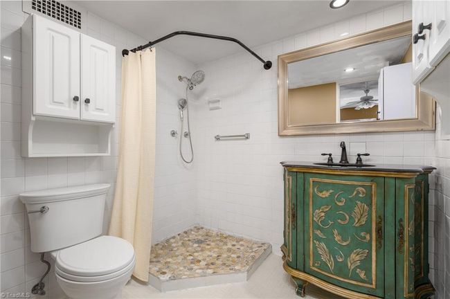 En-suite Bathroom of Primary Bedroom | Image 17