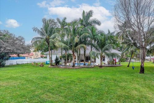 13801 Alexandria Ct, Davie, FL, 33325-1201 | Card Image