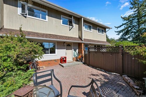 1018 Falmouth Rd, Saanich, BC, V8X3A5 | Card Image