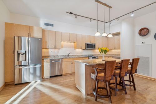 211-215 10th Ave S, Minneapolis, MN, 55415-1749 | Card Image