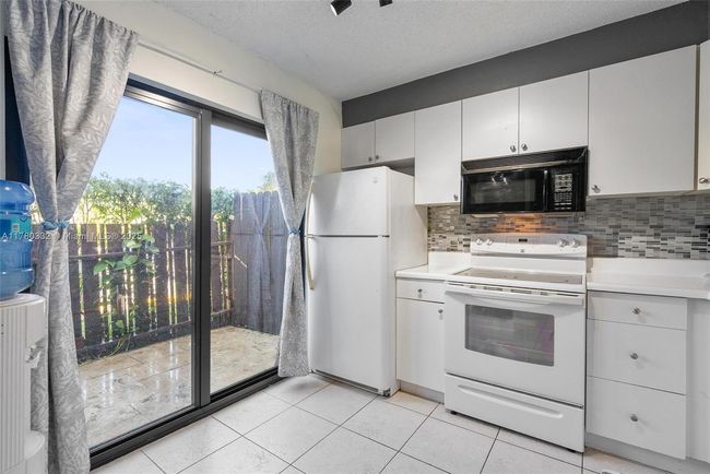 APT-33 - 3200 Nw 5 Th Ter, Townhouse with 2 bedrooms, 2 bathrooms and null parking in Pompano Beach FL | Image 10