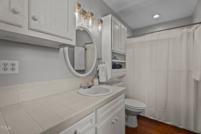 Guest bath | Image 33