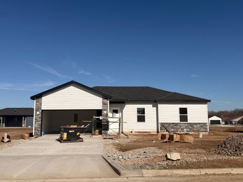 134 Maverick Dr, Mount Vernon, MO, 65712-4207 | Card Image