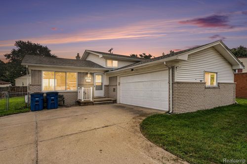 6576 Geronimo St, Westland, MI, 48185-2782 | Card Image