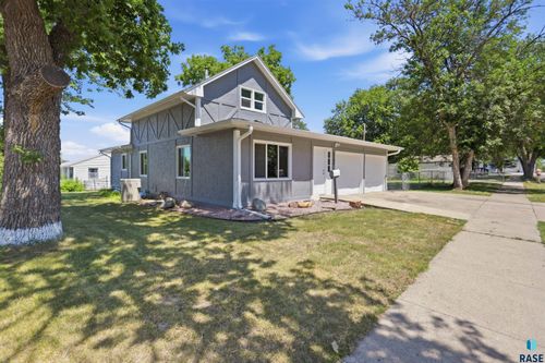 2104 E Russell St Street, Sioux Falls, SD, 57103 | Card Image