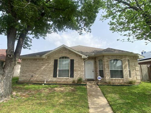 2843 Saint Johns Ave, Lancaster, TX, 75146-1063 | Card Image