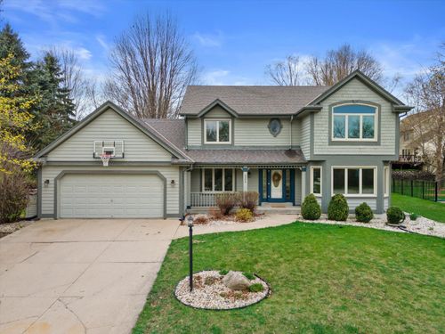 3304 River Valley Rd, Waukesha, WI, 53189-6805 | Card Image