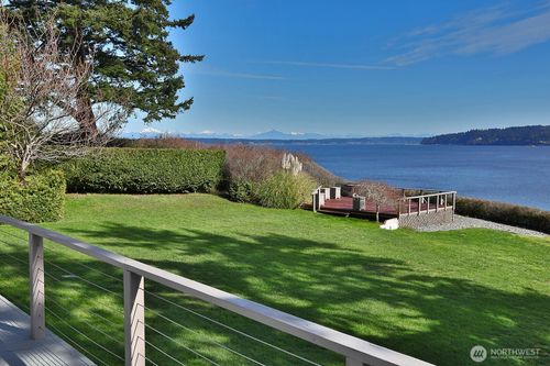 2693 N Bluff Rd, Greenbank, WA, 98253-9713 | Card Image