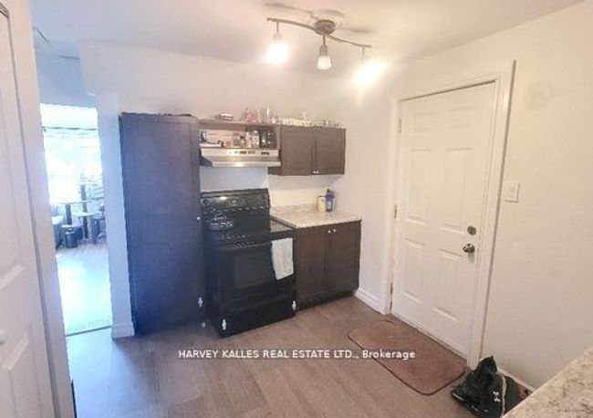 260 Prospect St S, Home with 4 bedrooms, 2 bathrooms and 2 parking in Hamilton ON | Image 7