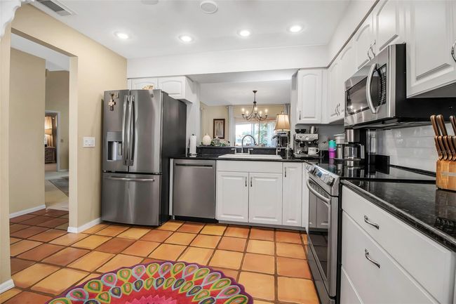 APT-9C - 6101 34 Th St W, Condo with 3 bedrooms, 2 bathrooms and null parking in BRADENTON FL | Image 12