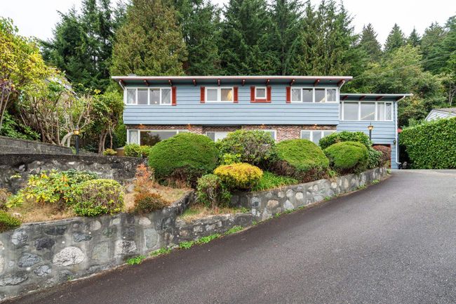 72 Bonnymuir Drive, House other with 4 bedrooms, 3 bathrooms and null parking in West Vancouver BC | Image 2