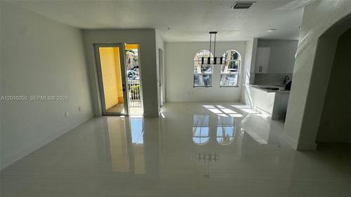 112-10012 Nw 7th St, Miami, FL, 33172 | Card Image