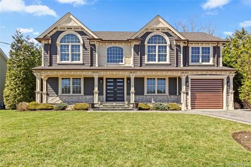 123 Columbus Blvd, Amityville, NY, 11701-1305 | Card Image