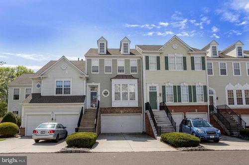 82 Avalon Ct, DOYLESTOWN, PA, 18901-2796 | Card Image