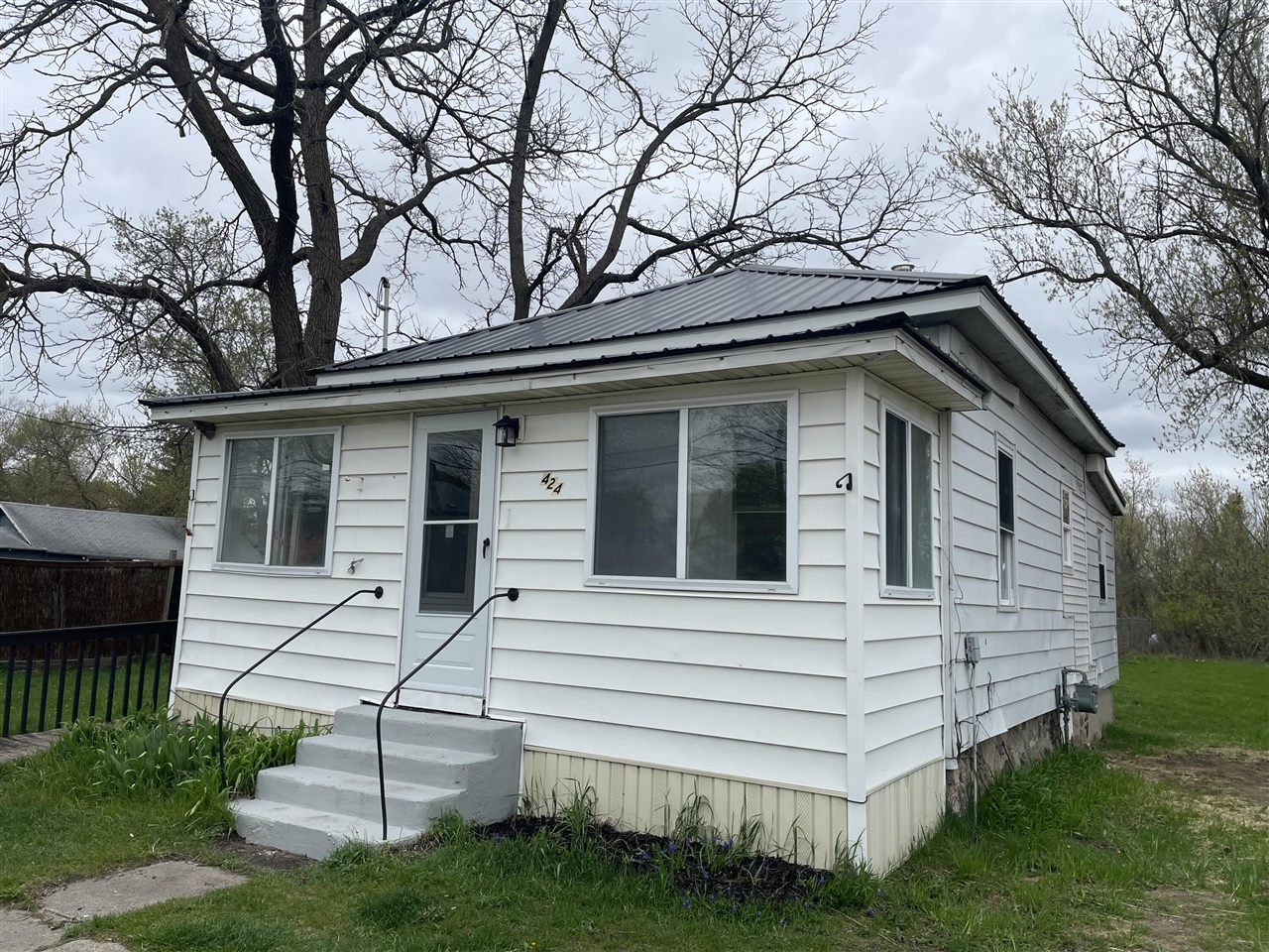 Todd Ave, Reed City, MI 49677