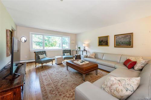 36 W Gate Rd, Suffern, NY, 10901-3124 | Card Image