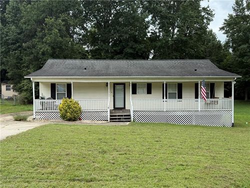 8 Savannah Ln, Thomasville, NC, 27360-4381 | Card Image