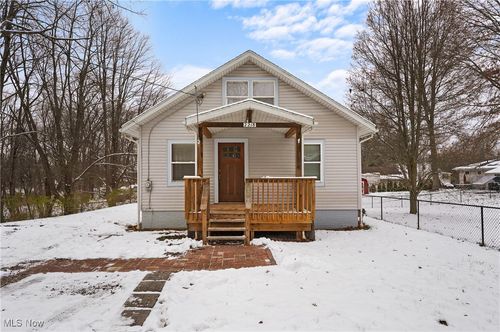 2218 Lee Dr, Akron, OH, 44306-4330 | Card Image